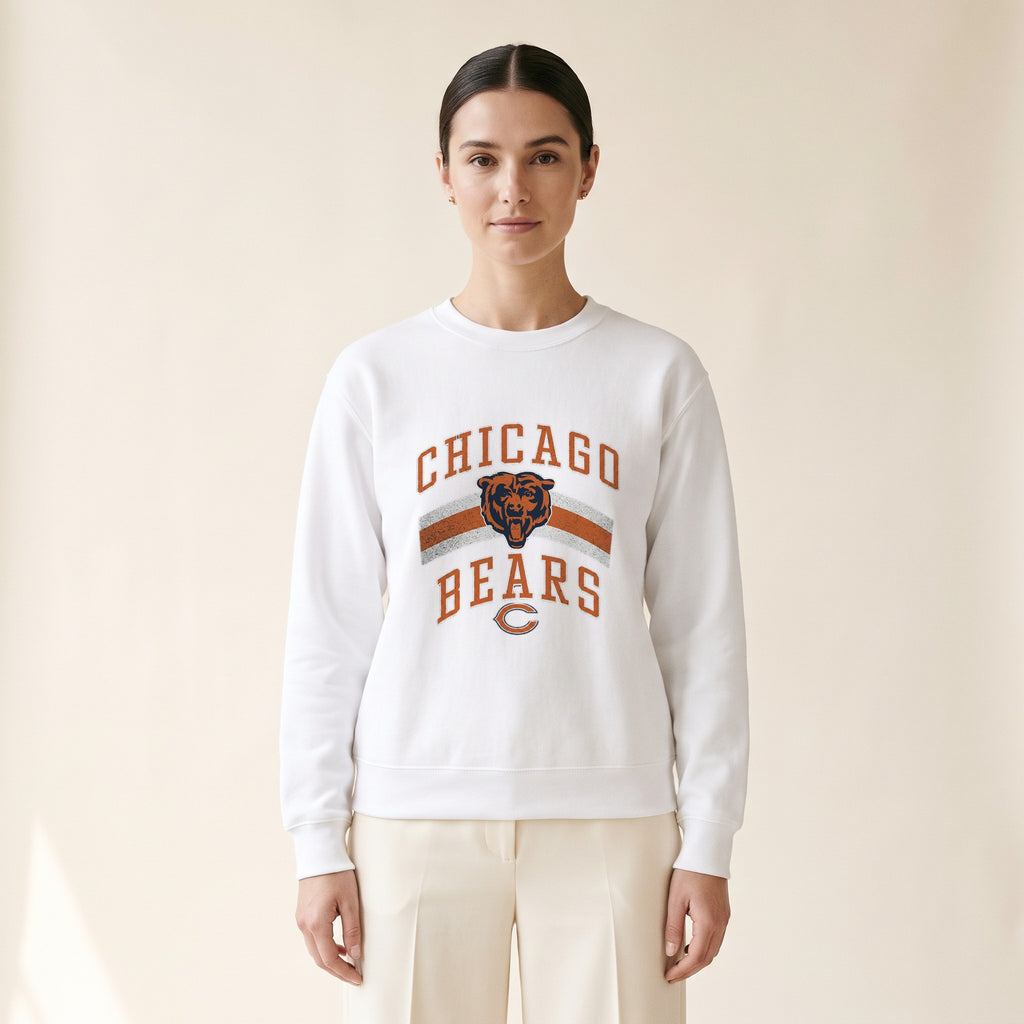 Model wearing the Chicago Bears Retro Crewneck in White
