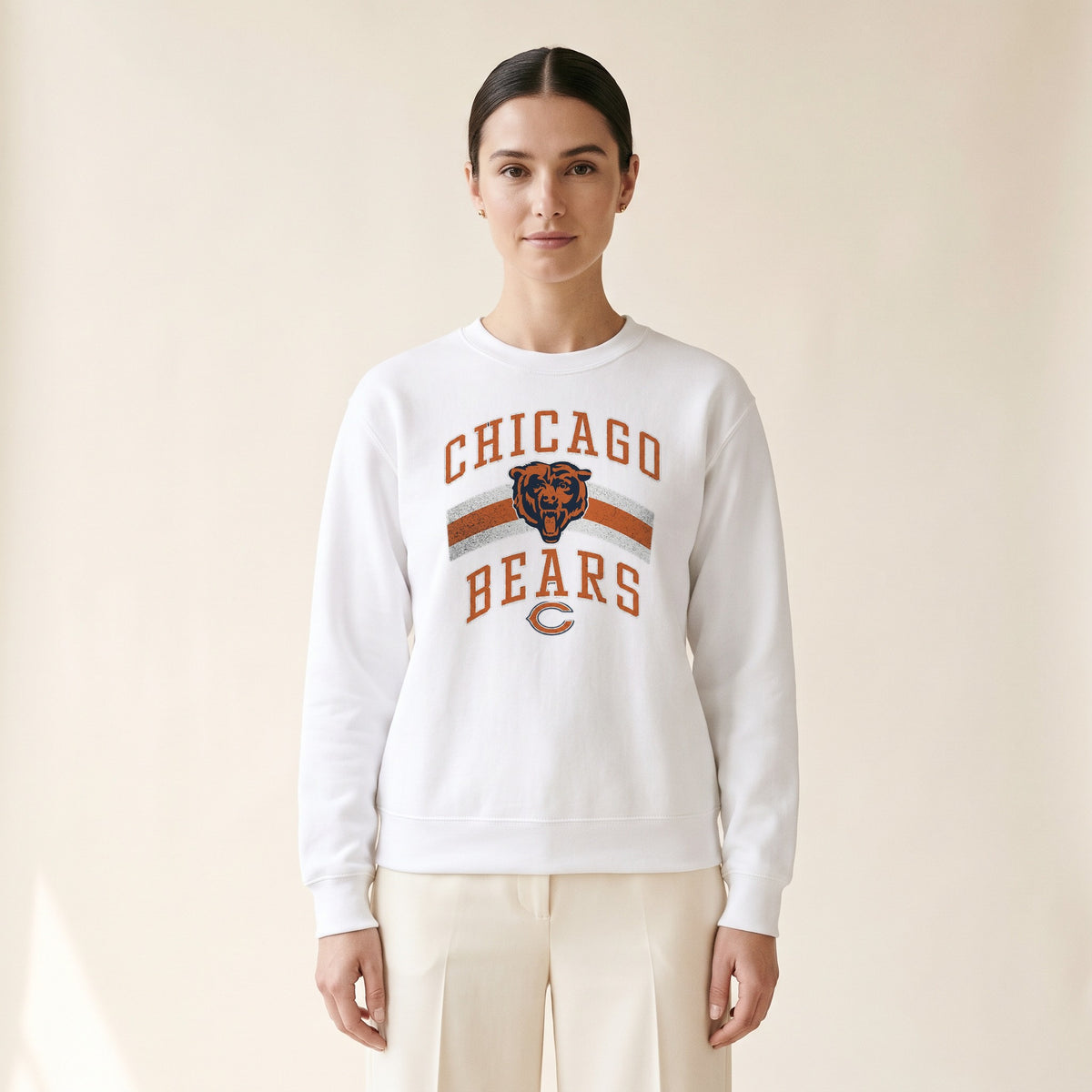 Model wearing the Chicago Bears Retro Crewneck in White